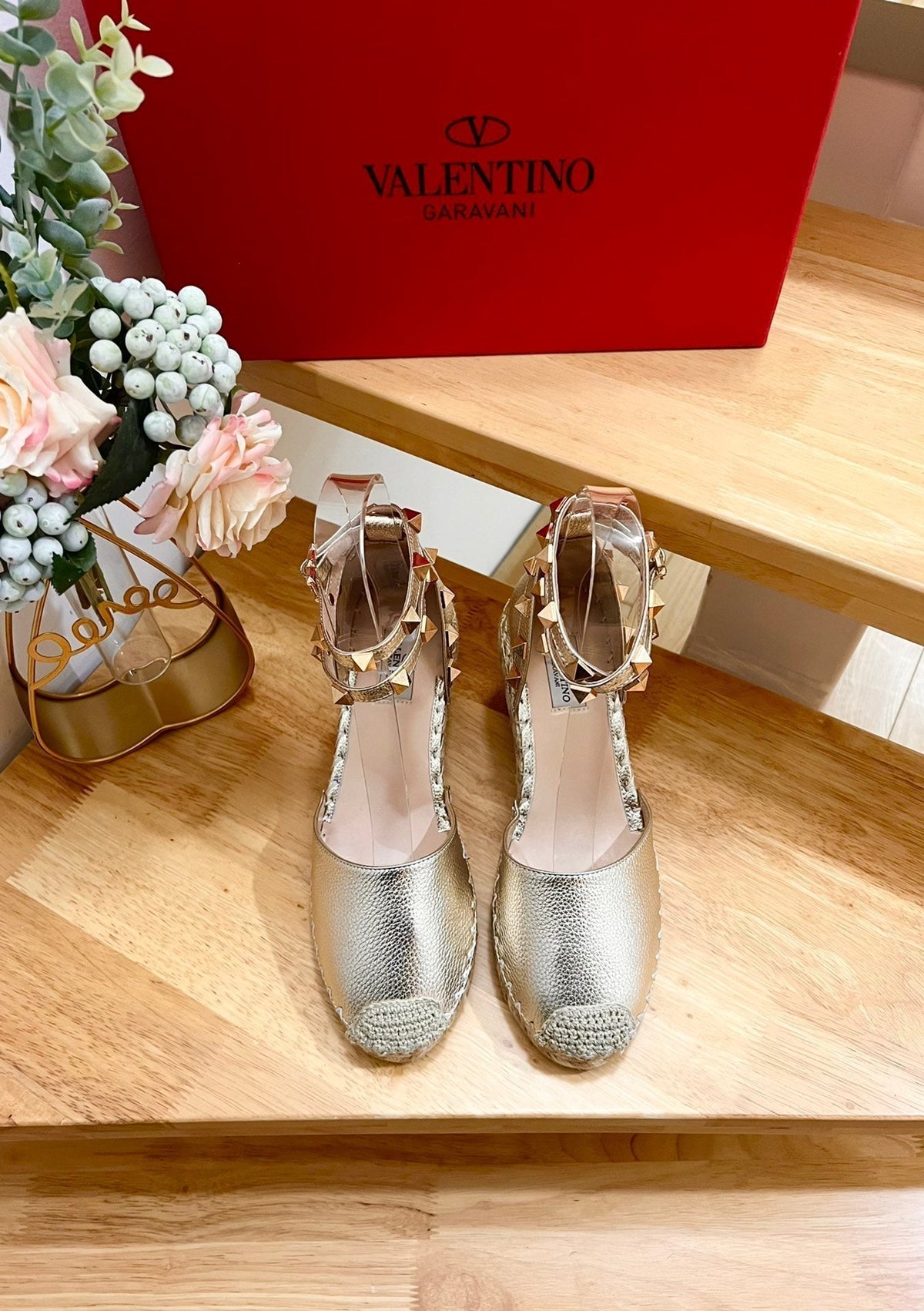 Garavani Rockstud Wedge Espadrilles In Light Yellow Metallic Cowhide And Raffia 852842
