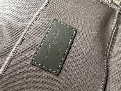 diortravel vanity 25 grey oblique embroidery