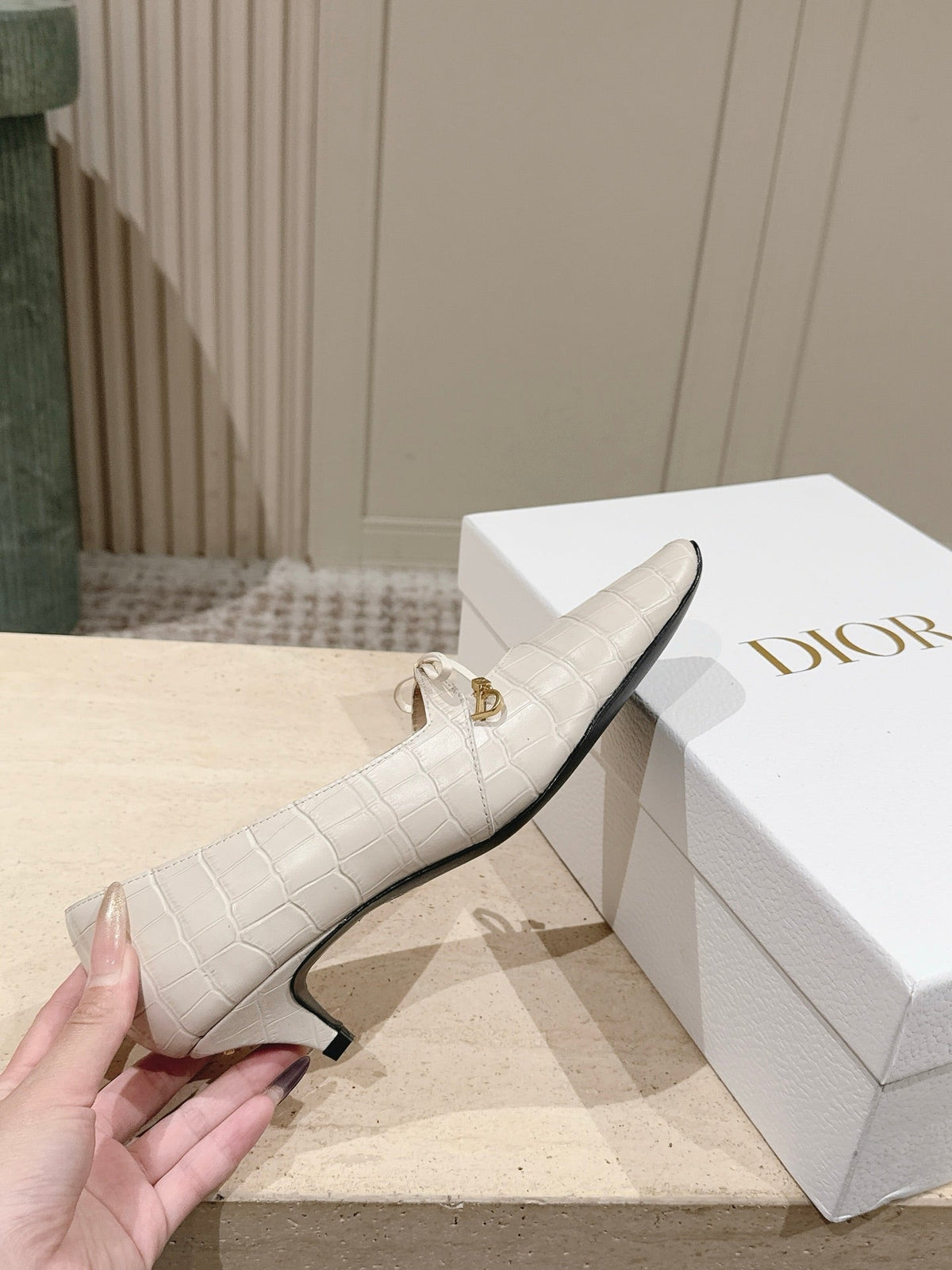 CD Muse Pump 4cm White Crocodile-Printed Calfskin 694198