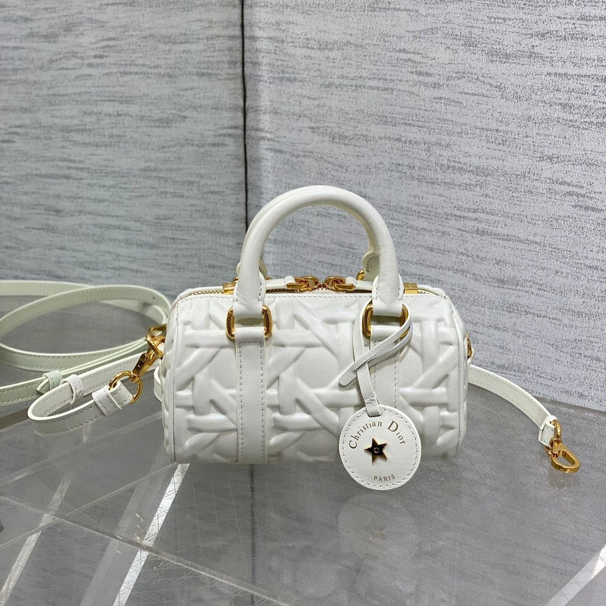 GROOVE 17 BAG IN WHITE MACROCANNAGE CALFSKIN WITH GOLD HARDWARE