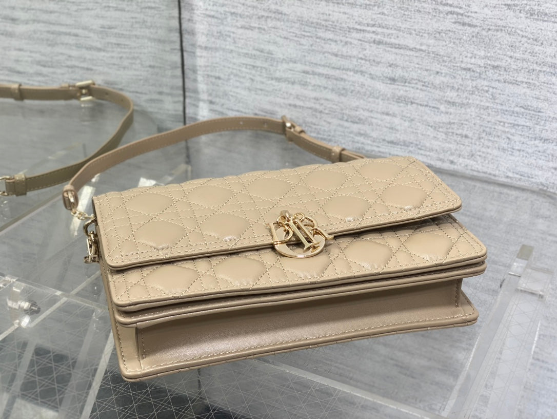 MINI BAG 24 IN CAMEL BEIGE PATENT CANNAGE CALFSKIN