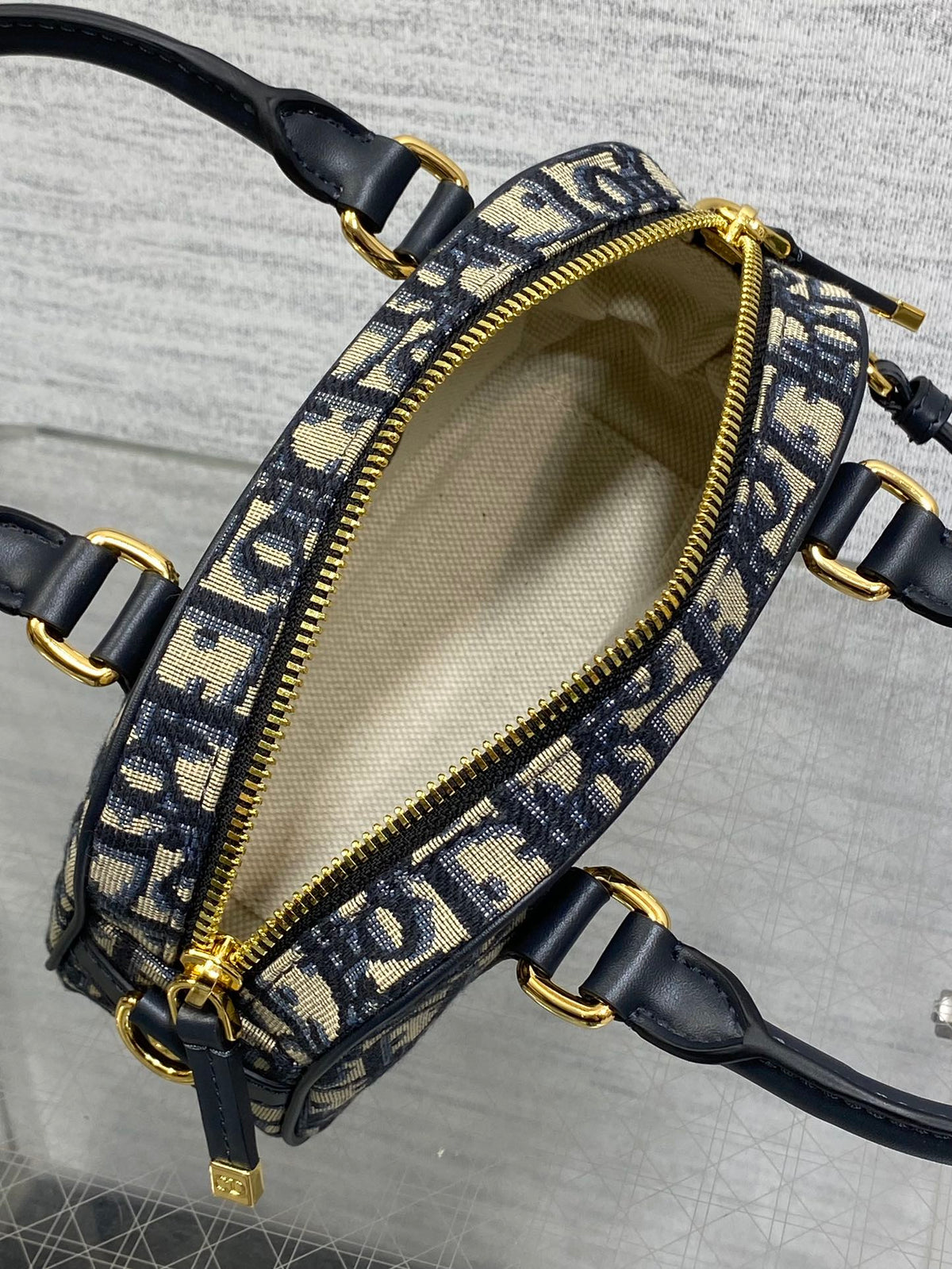 CD D-Vibe bowling bag 21 blue obliaue fabric