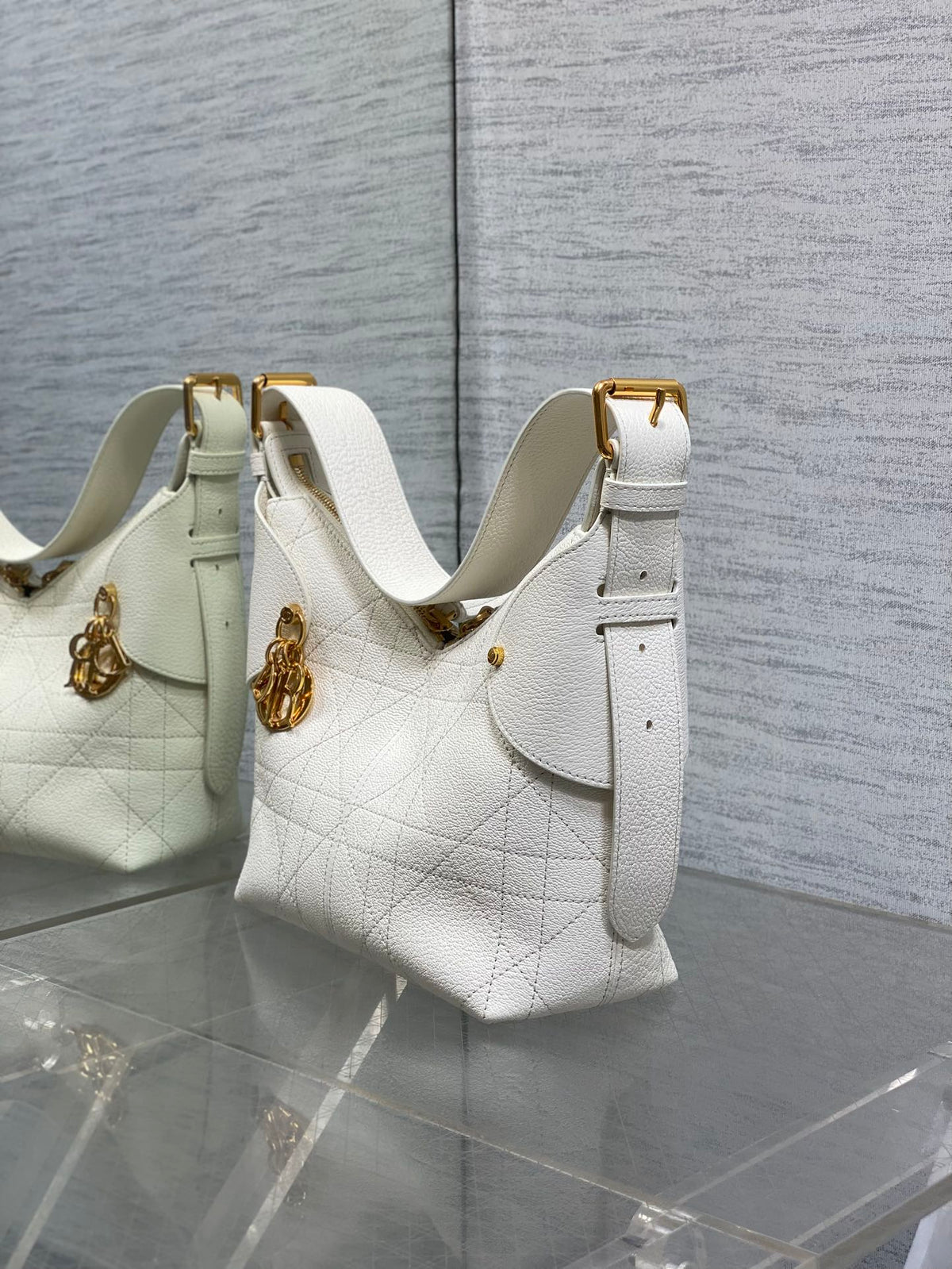 Dior 2025 Voyage Bag 23cm White Grained Calfskin 267760