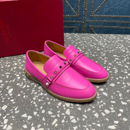 LEISURE FLOWS SPLIT LOAFER IN BRIGHT PINK CALFSKIN