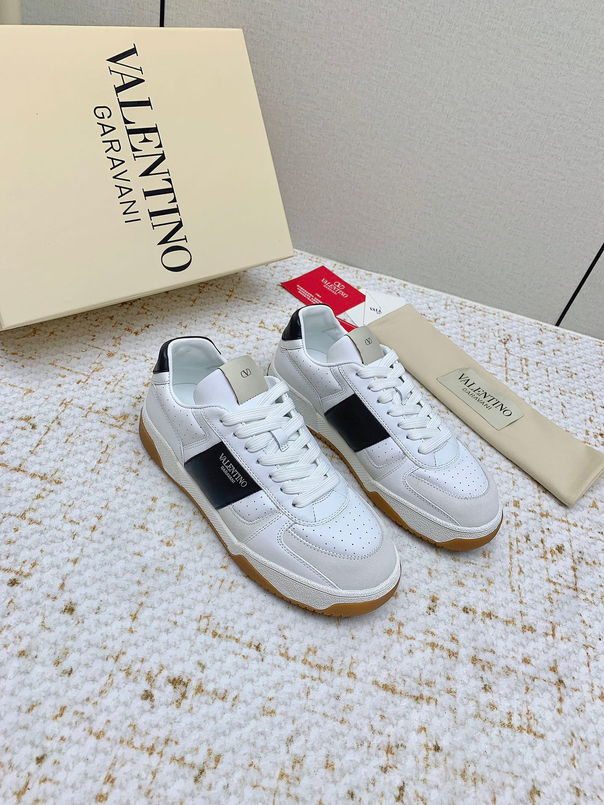 VT 25 Low Top Garavani Sneaker White Black Cowhide 331677