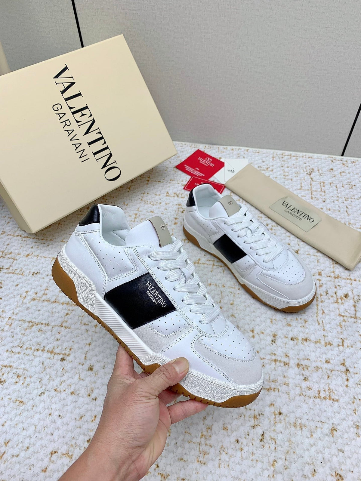 VT 25 Low Top Garavani Sneaker White Black Cowhide 331677