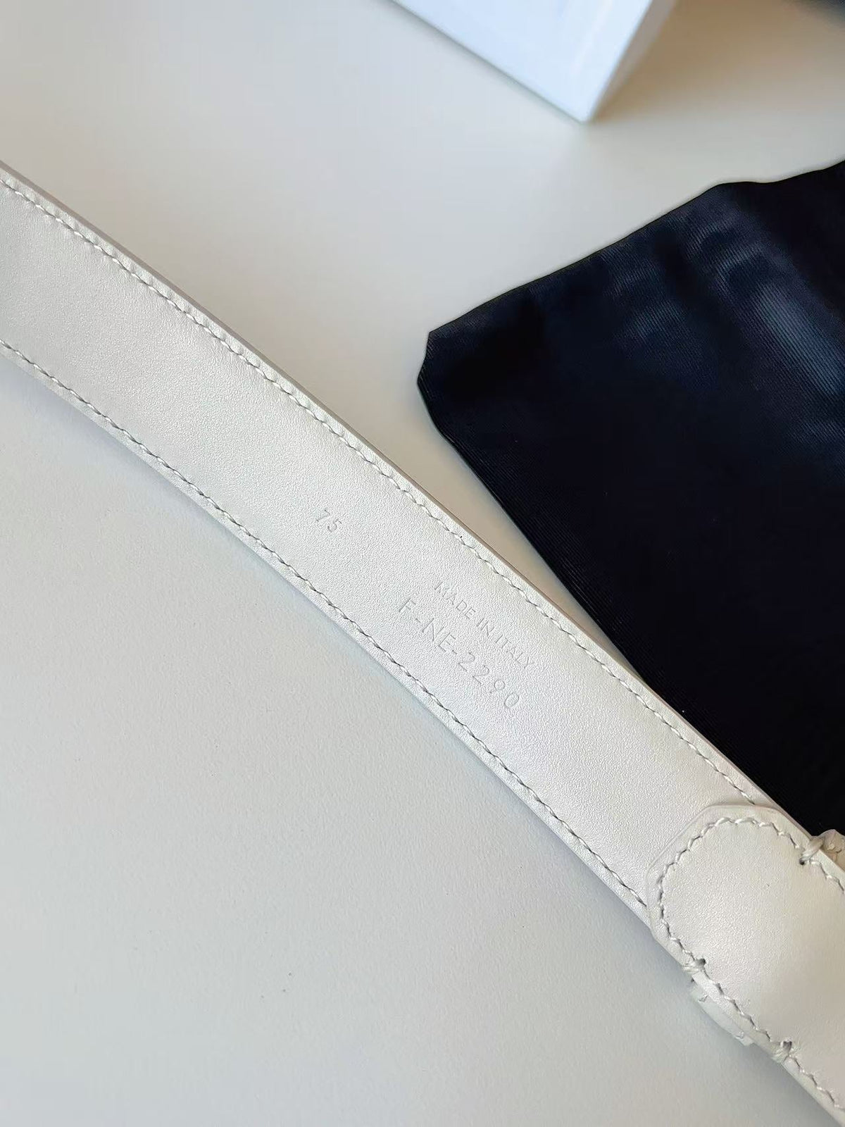 CELINE 26S BELT 25 MM IN WHITE CALFSKIN 672302