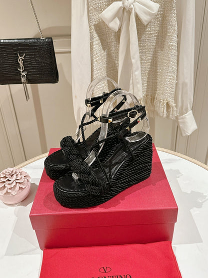 Garavani Rockstud Wedge Sandals 100mm In Black Calfskin And Nylon Rope 829395