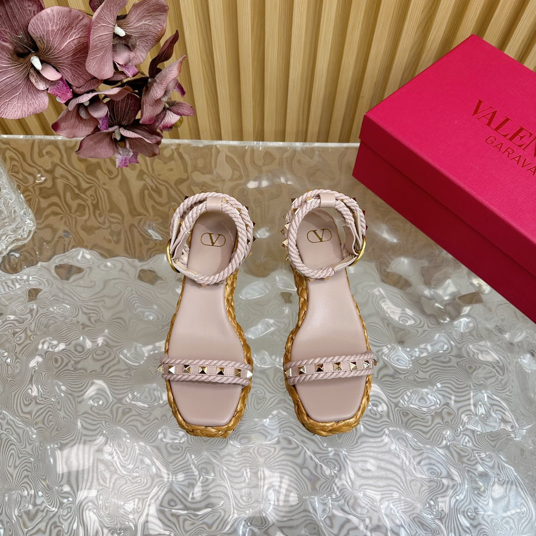 Rockstud Flatform Sandal 45mm In Rose Pink Calfskin And Raffia 102846