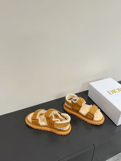 Dioract Sandal In Caramel Suede And Wool Fleece Lining 109871