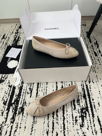 CC 26A Ballet Flat Light Khaki Suede 900737