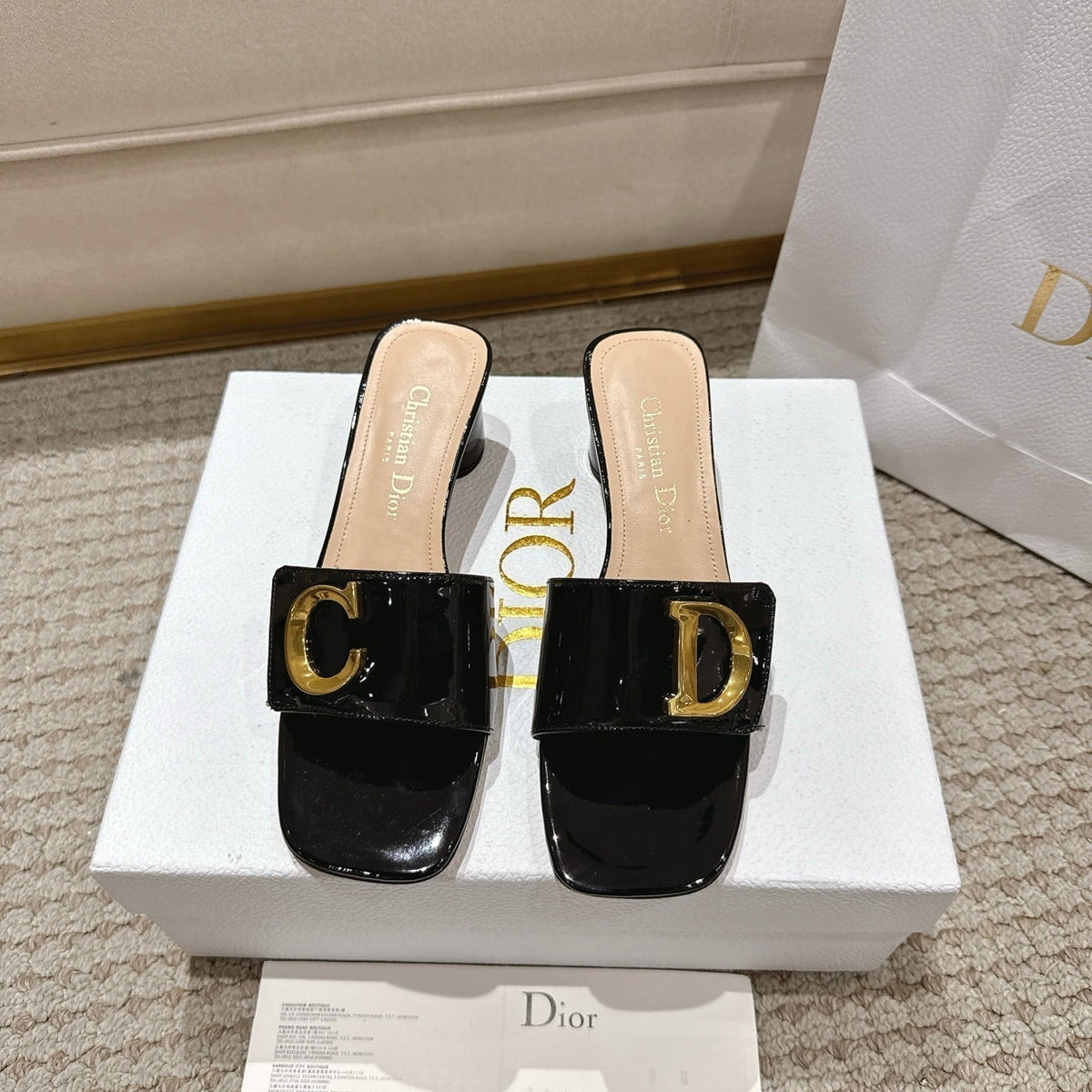 CD 25 C'EST DIO black patent leather 396130