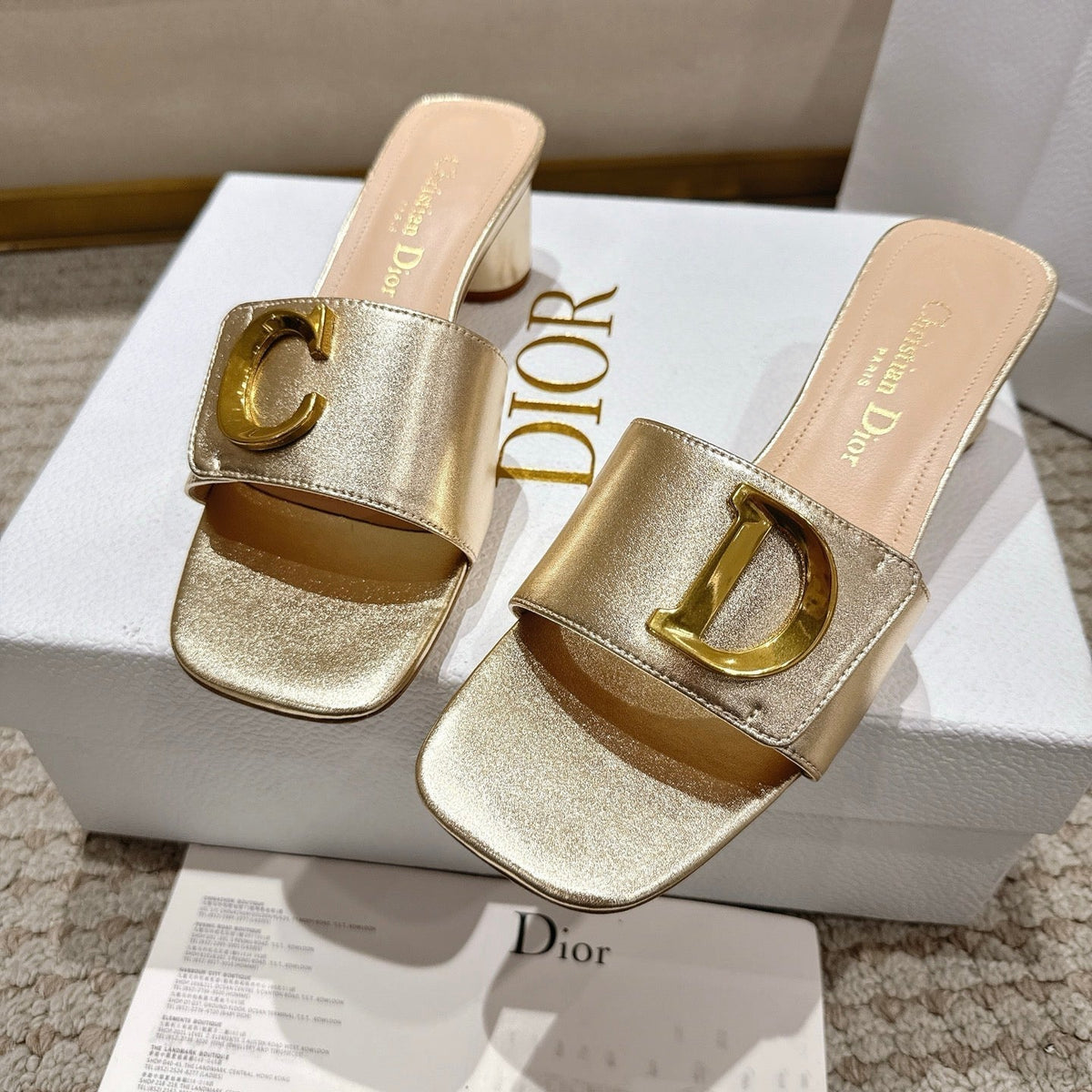 CD 25 C'EST DIO metallic gold patent leather 396131