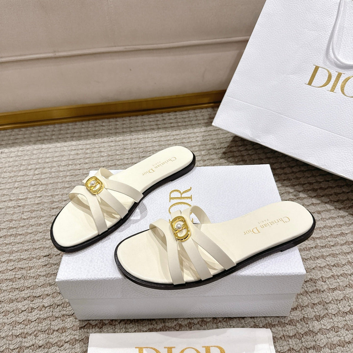 CD 30M Slide White Calfskin 543742