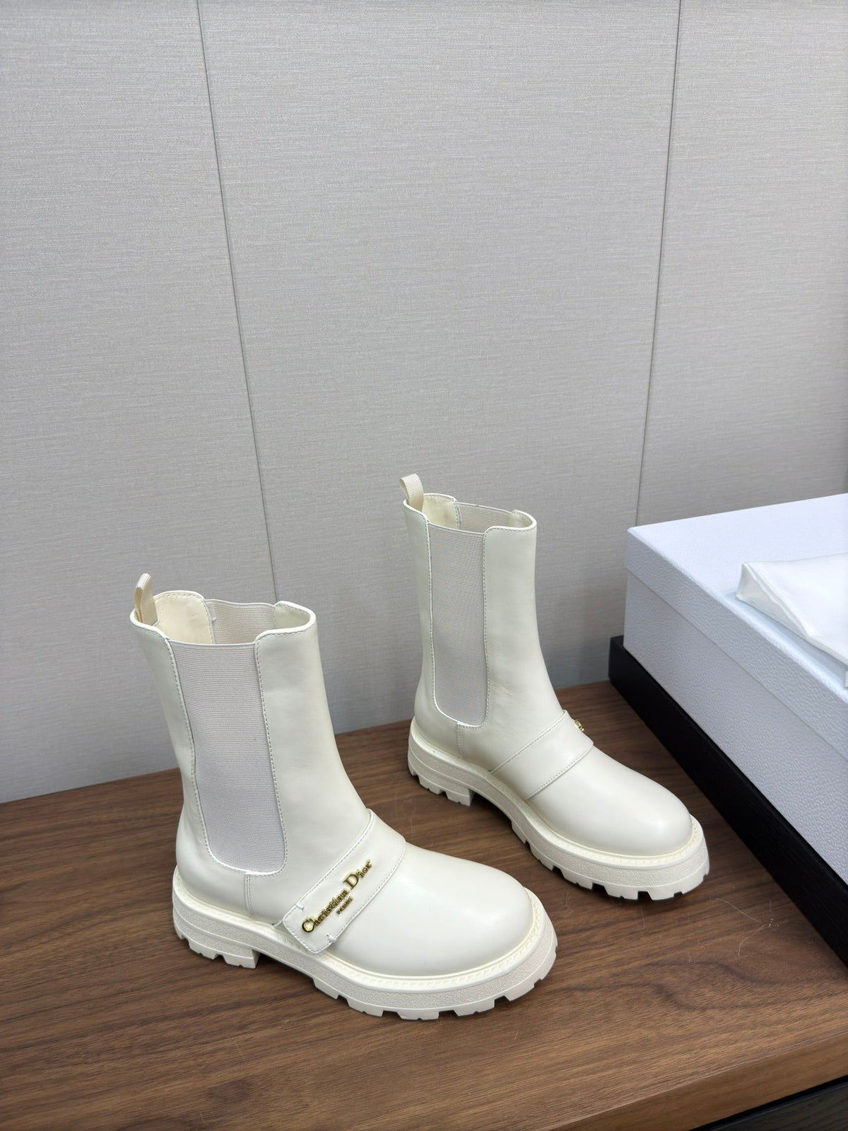 CD D-Quest Ankle Boot 40mm In White Calfskin 112935