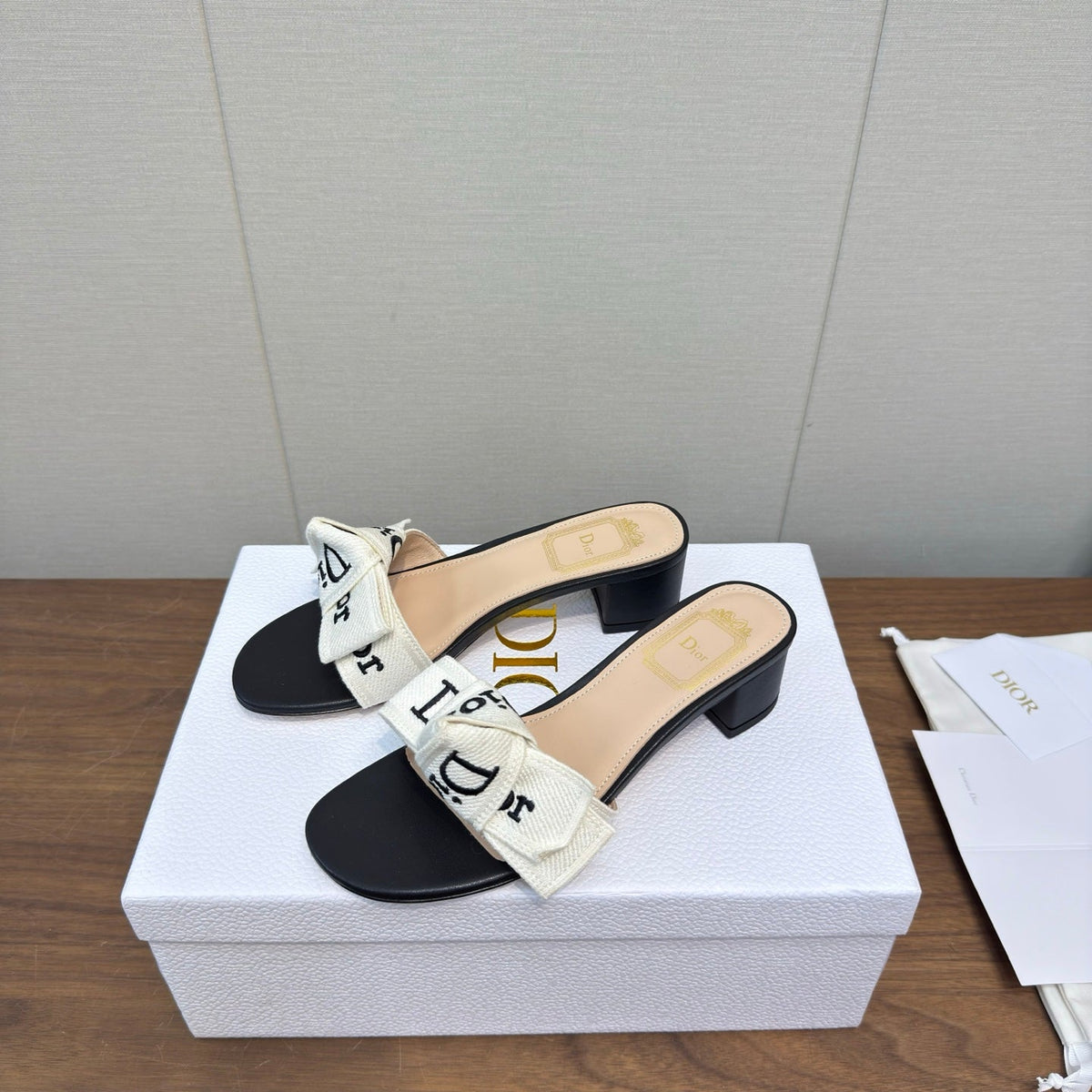 CD 26s J'Adior Chunky Heel 4.5cm Black Canvas Lambskin 922452