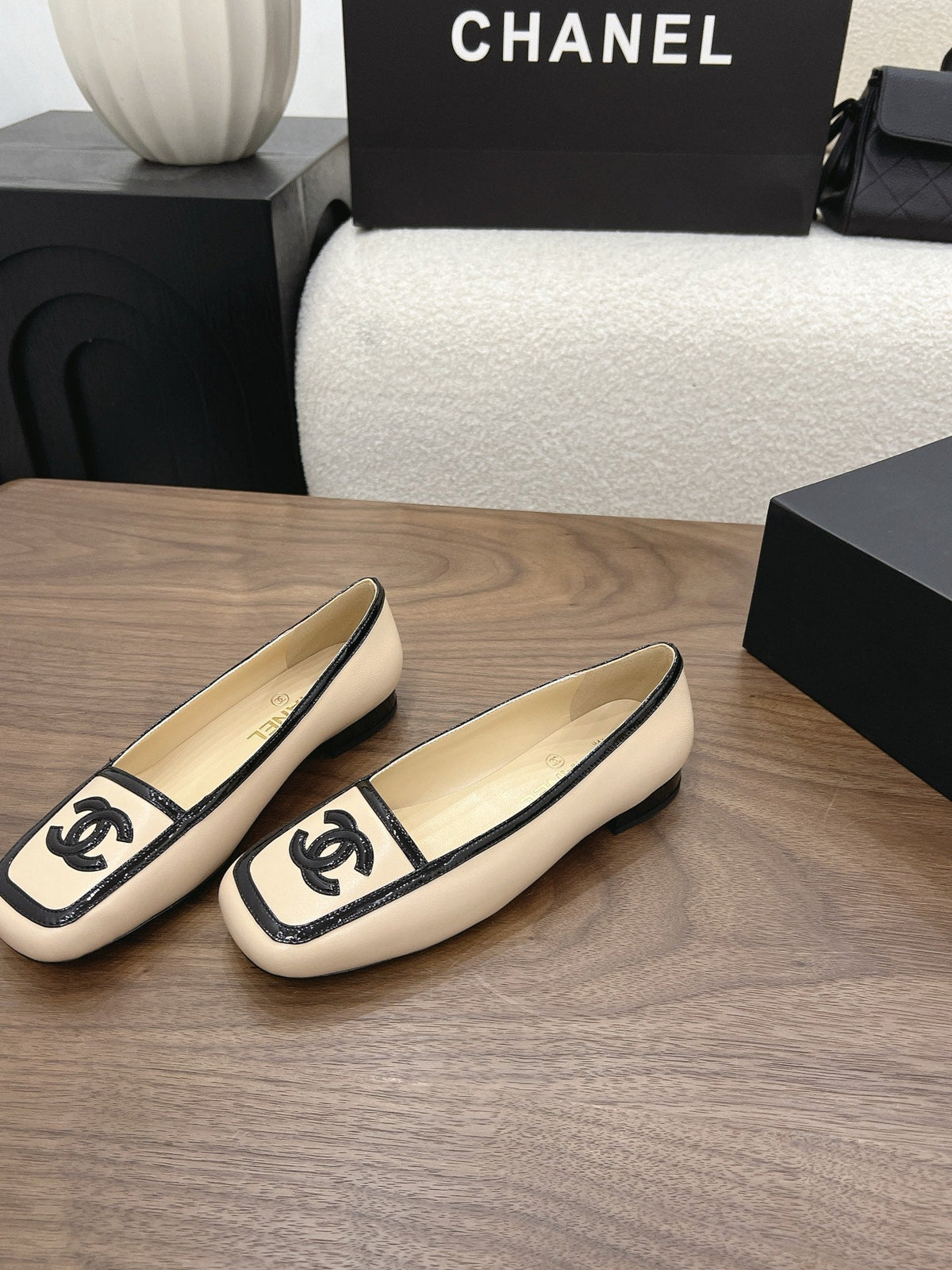 CC 26s Ballet Flat Black Beige Lambskin Patent Leather 915314