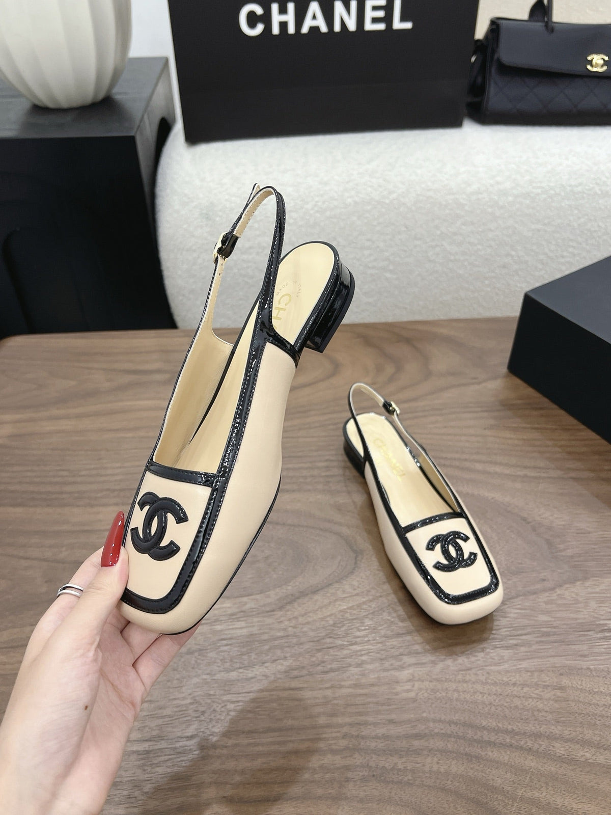 CC 26s Slingback Black Beige Lambskin Patent Leather 915318