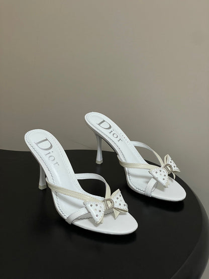 CD 26SS D'Trick Heeled Sandal 10cm White Bow Detail Sheepskin 632580