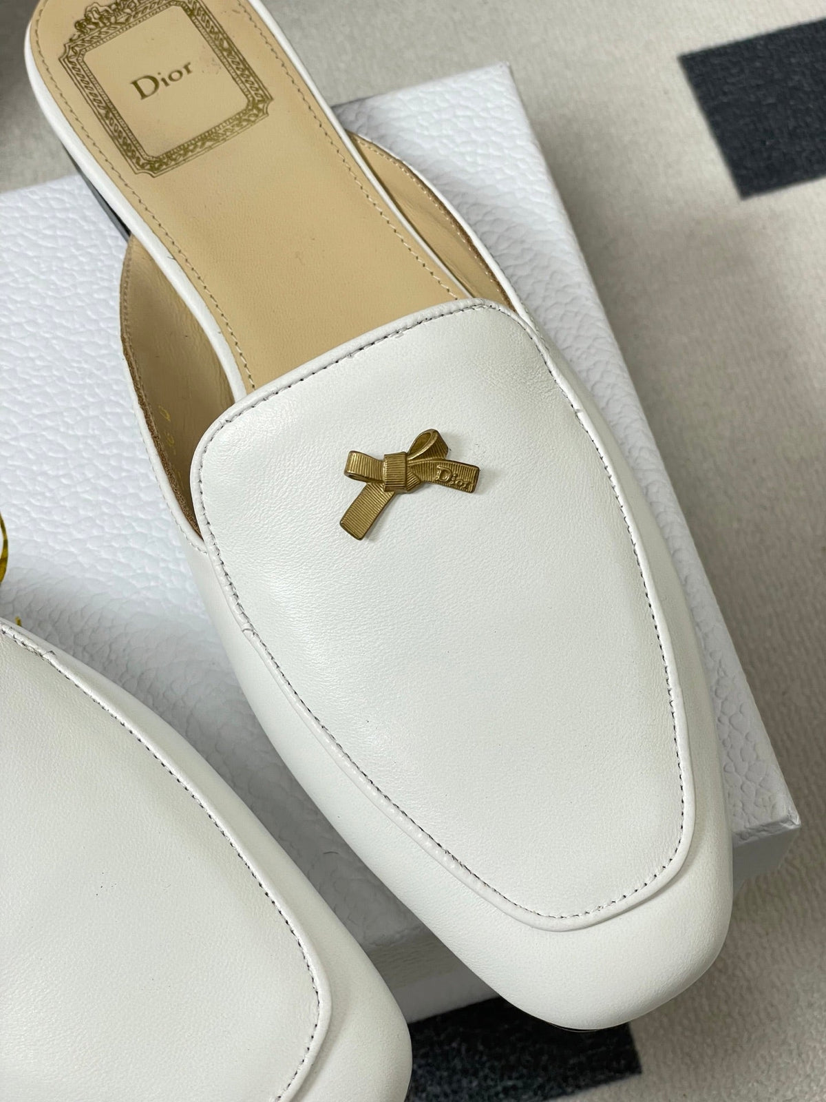 CD 26 Baby Bow Flat Mule White Cowhide Sheepskin 632596