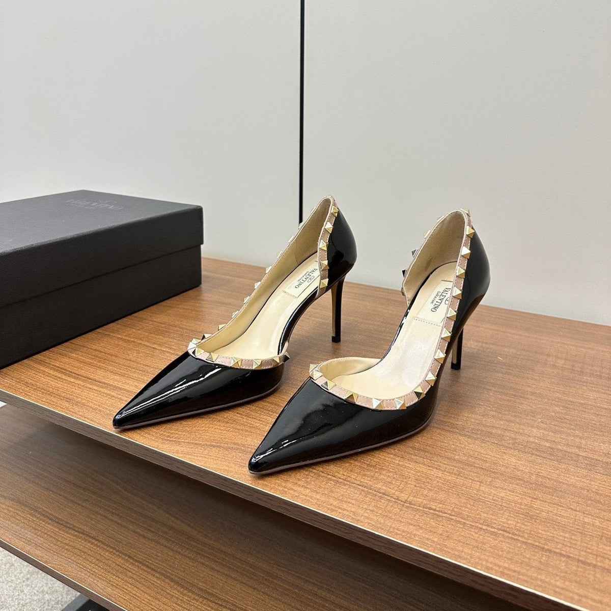 Valentino Black Rockstud D'Orsay Pumps 95mm Cowhide 989892