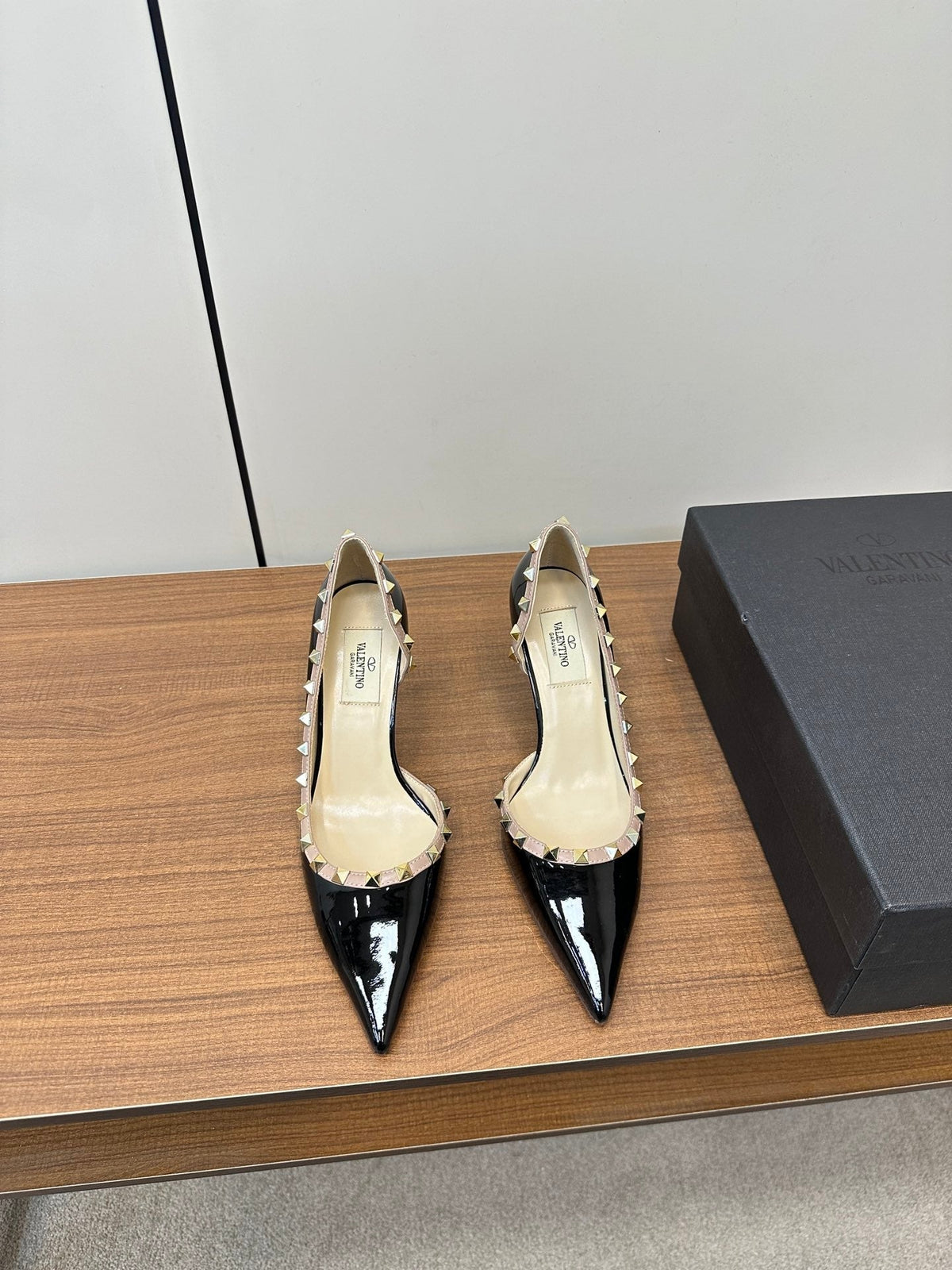 Valentino Black Rockstud D'Orsay Pumps 95mm Cowhide 989892
