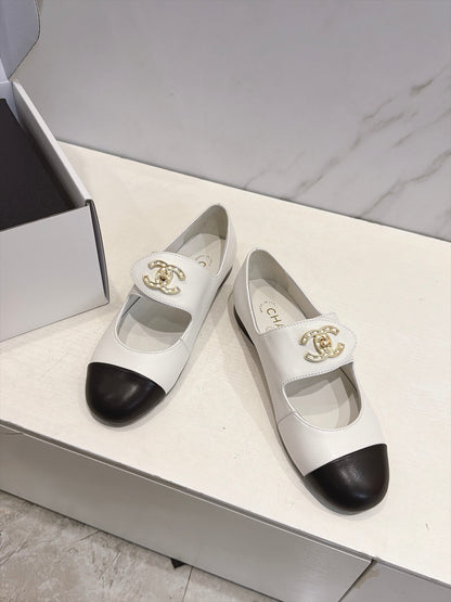 CC 26s Round Toe Mary Jane Shoes White Lambskin 937761