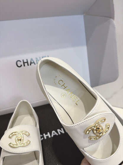 CC 26s Round Toe Mary Jane Shoes White Lambskin 937761
