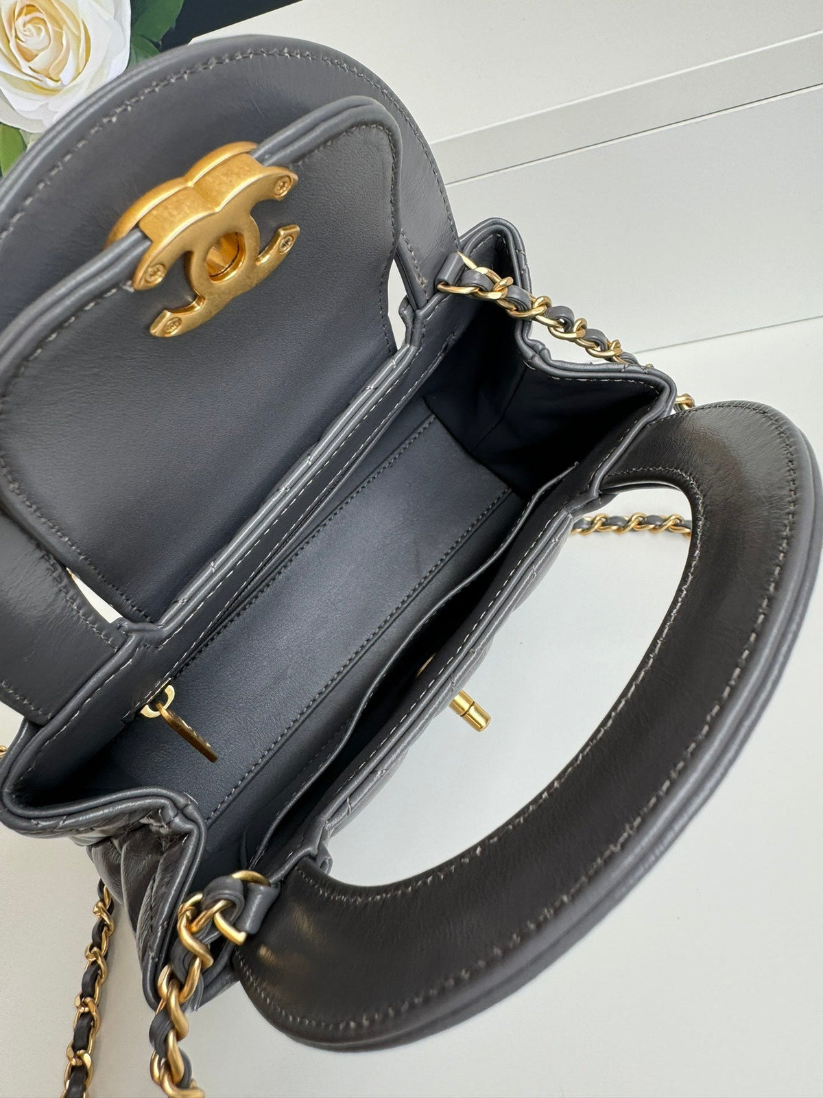cc 24a nano 19cm kelly shopper bag smoke gray lambskin