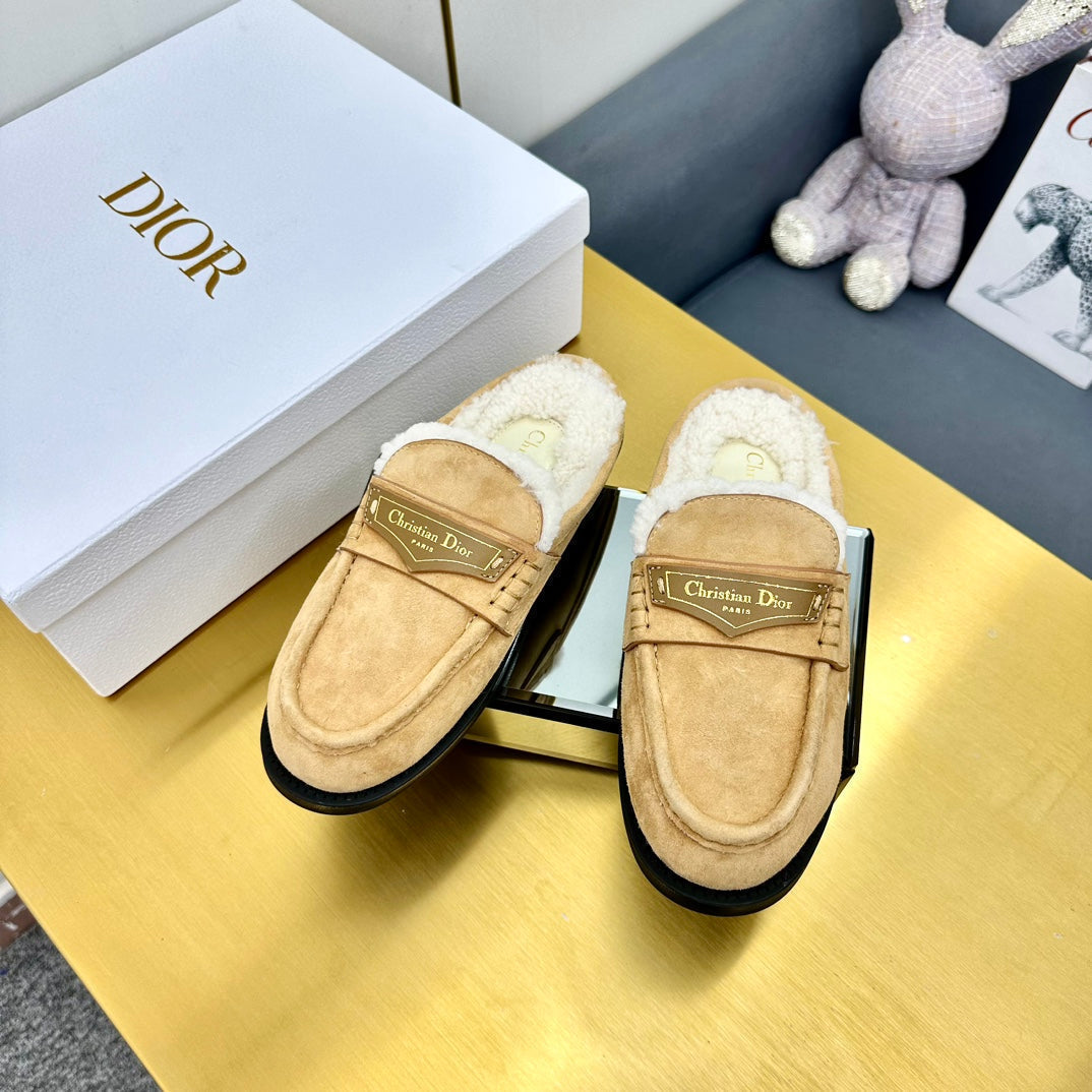 CD Boy Mule In Beige Vintage Suede With Wool Fleece Lining 111830