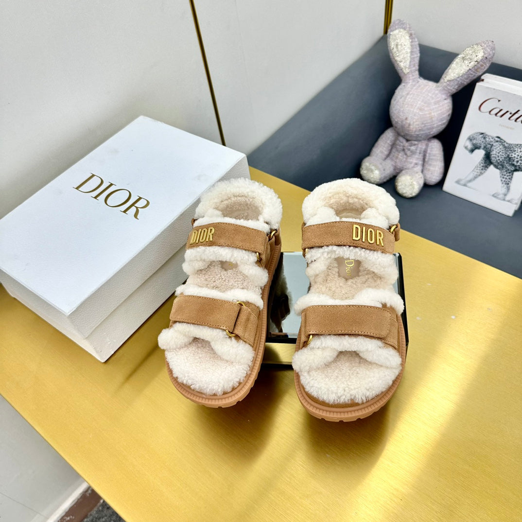 Dioract Sandal In Brown Suede And Wool Fleece Lining 111048