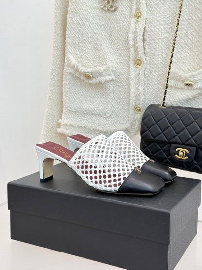 CC 26s Square-Toe Sandals Black White Distinct Woven 887976