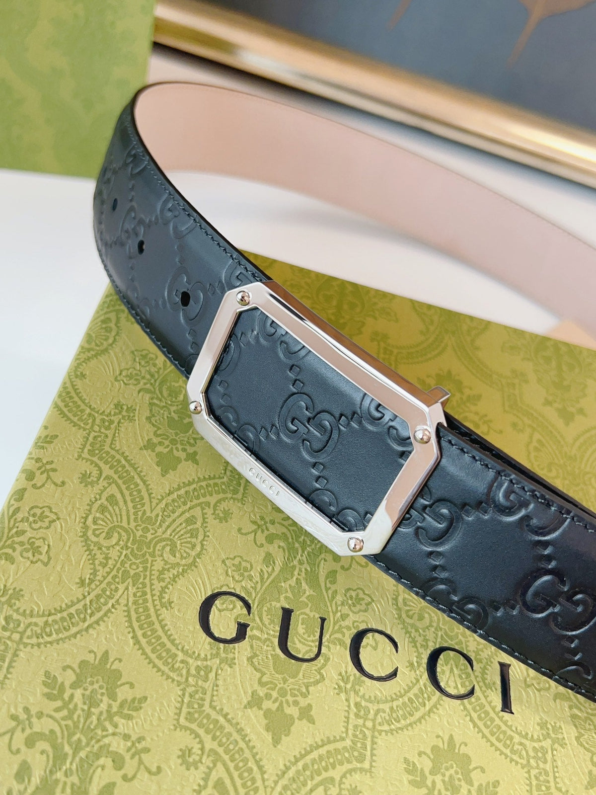 Gucci Signature Belt Sliver Buckle 40mm Black Embossed Leather