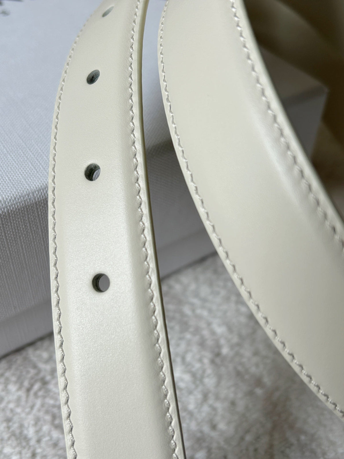 TRIOMPHE BELT 24MM IN WHITE CALFSKIN WITH LEATHER BUCKLE