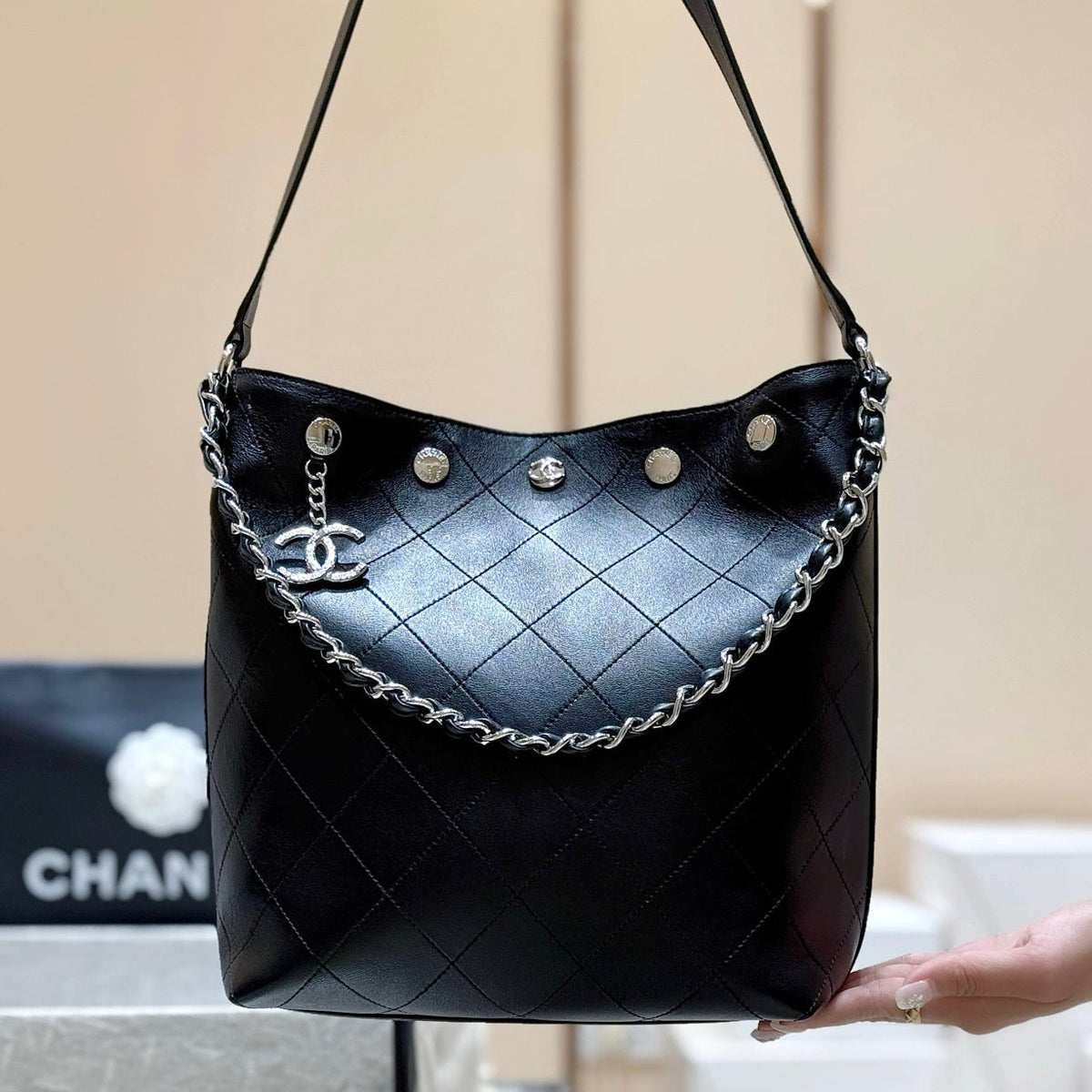 CC 2025 Bag 31cm Black Lambskin With Silver Chain 346394