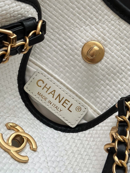 Chanel 2025 Maxi Hobo Bag 31cm White Straw Leather 320856