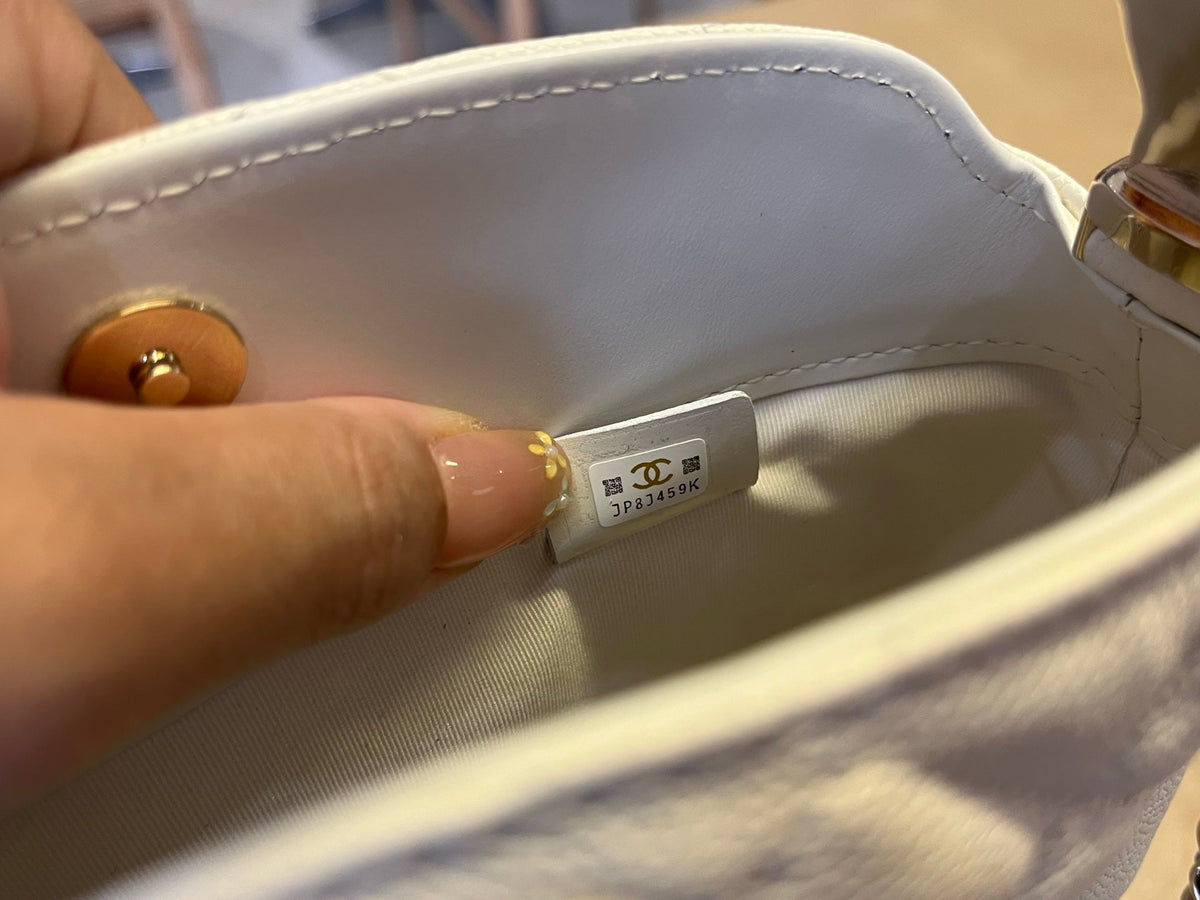 CC Handle Vintage Bag 19 White Caviar 277774