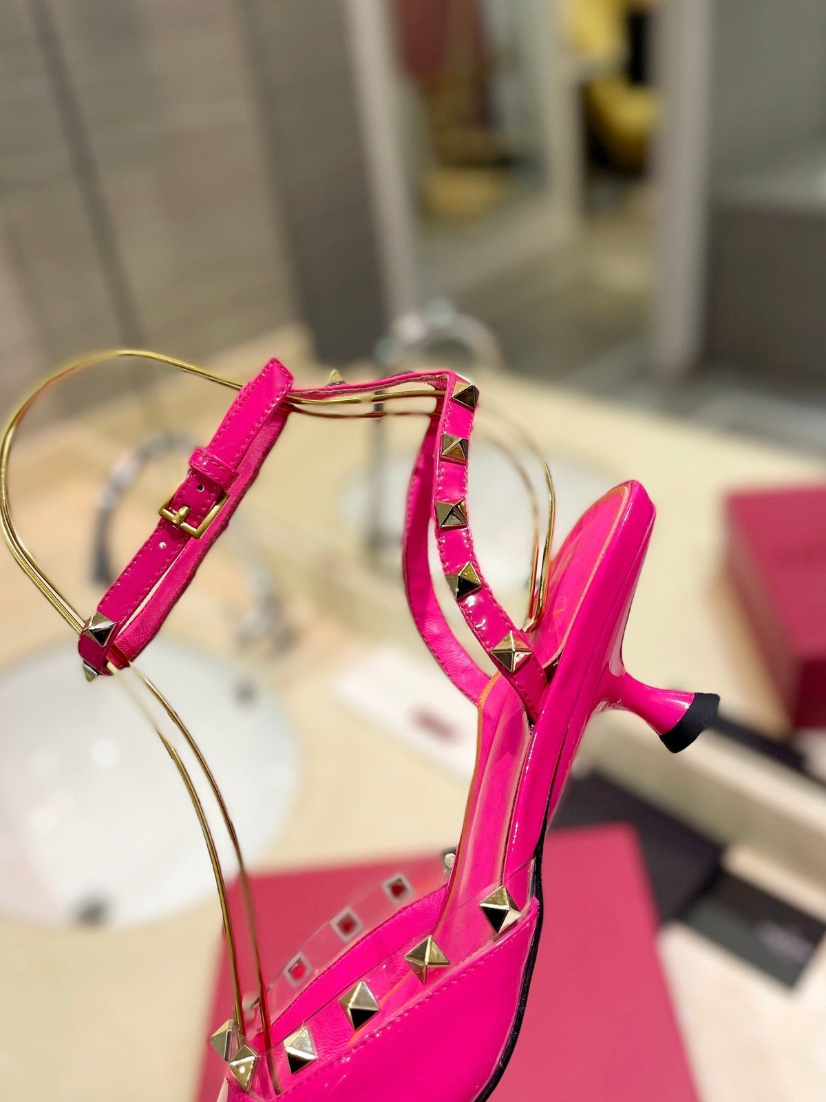 ROCKSTUD SLINGBACK IN BRIGHT PINK CALFSKIN 50MM