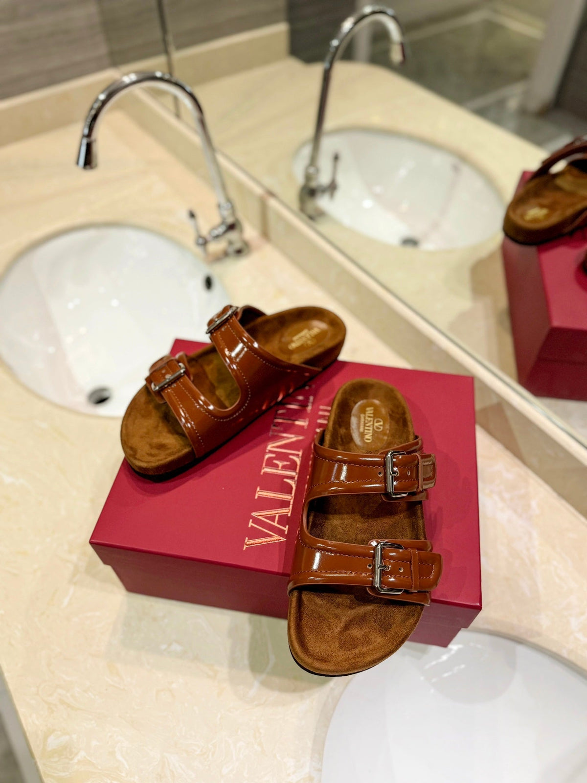 VT 26s Fussfriend Two Strap Sandals Brown Patent Leather Suede 985405