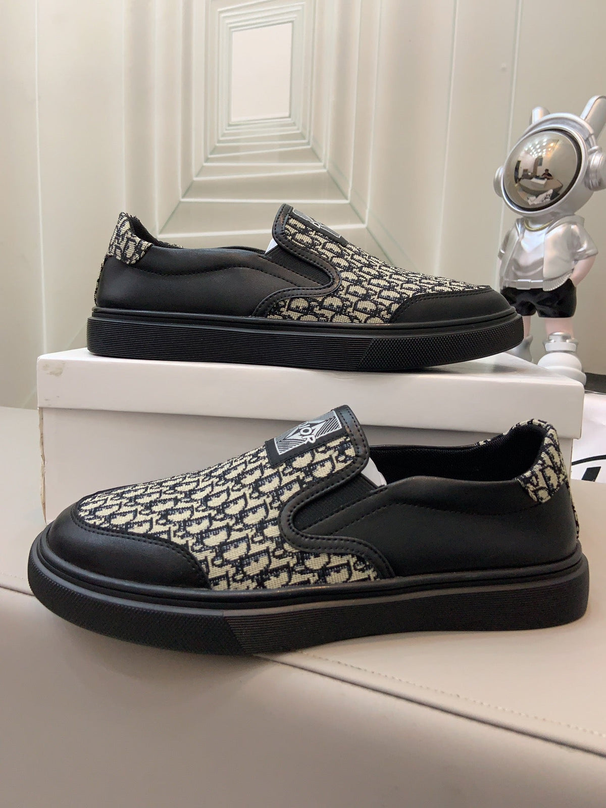 CD B23 SLIP ON BLACK CALFSKIN AND BEIGE FABRIC