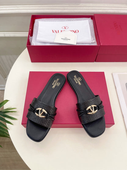 GARAVANI V LOGO SIGNATURE SLIDE IN BLACK RAFFIA AND CALFSKIN