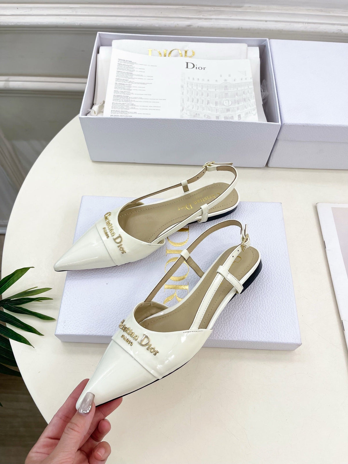 CD 25 Slingback Flat White Patent Leather 307439