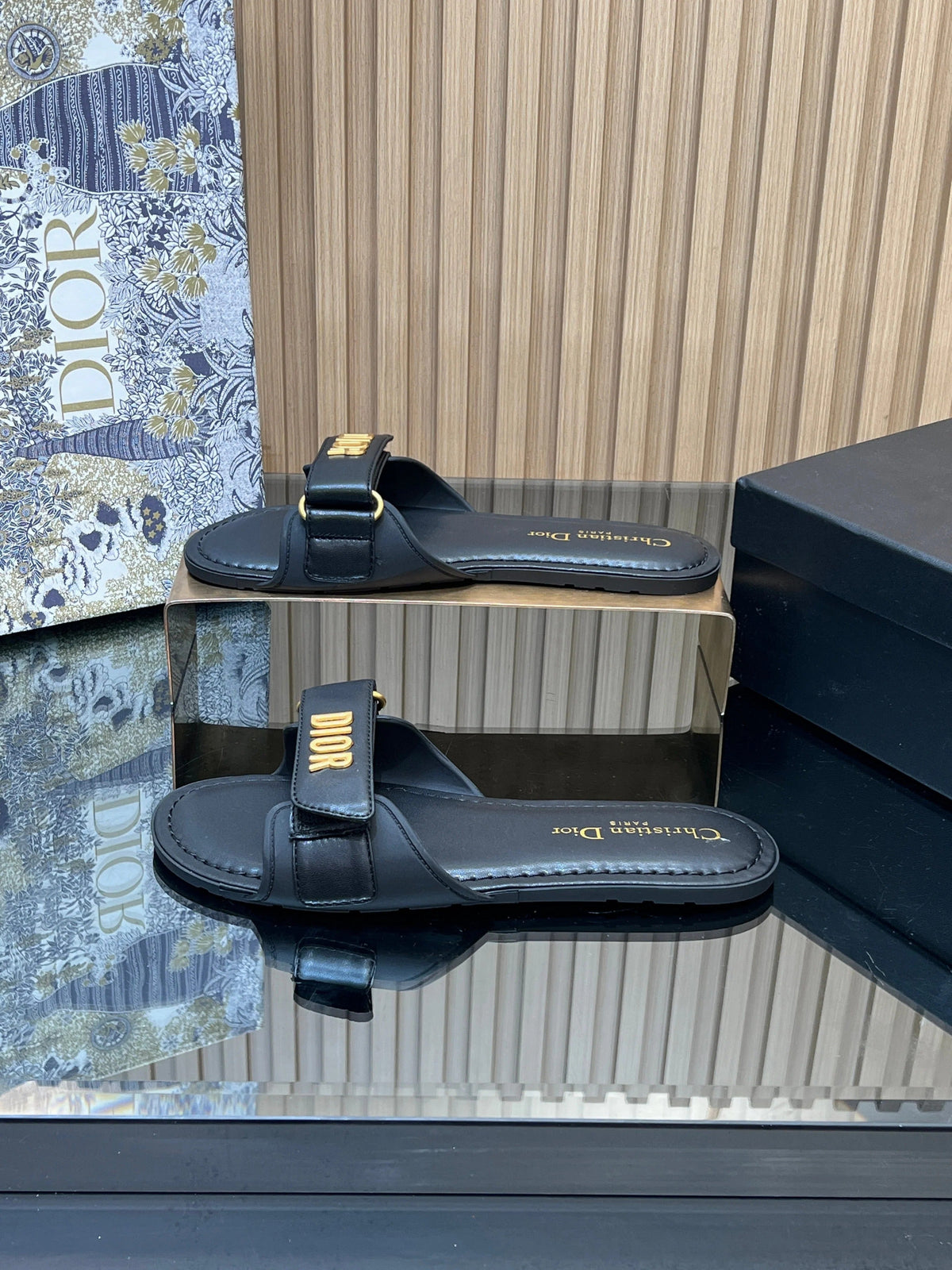CD 26s Beach Sandals Black Sheepskin 665321