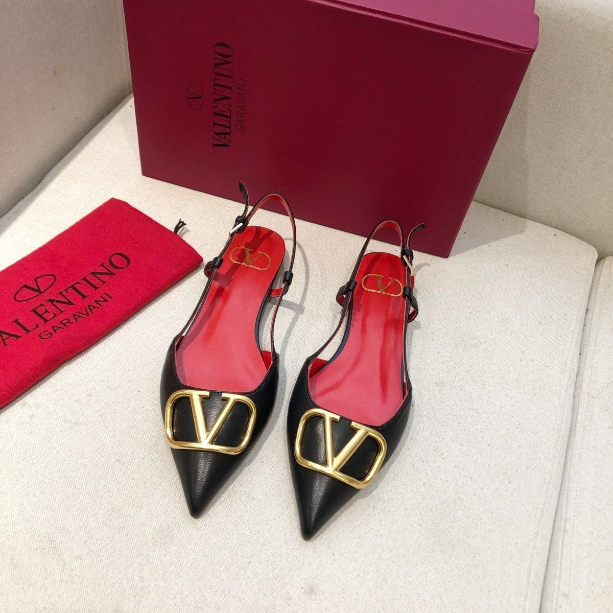 VLOGO SIGNATURE BLACK CALFSKIN FLAT SLINGBACK PUMP WITH GOLD LOGO