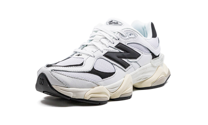 9060 "White / Black" U9060AAB
