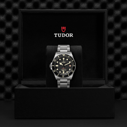 Pelagos LHD Titanium 42mm - Black on Bracelet w/ Extra Rubber Strap